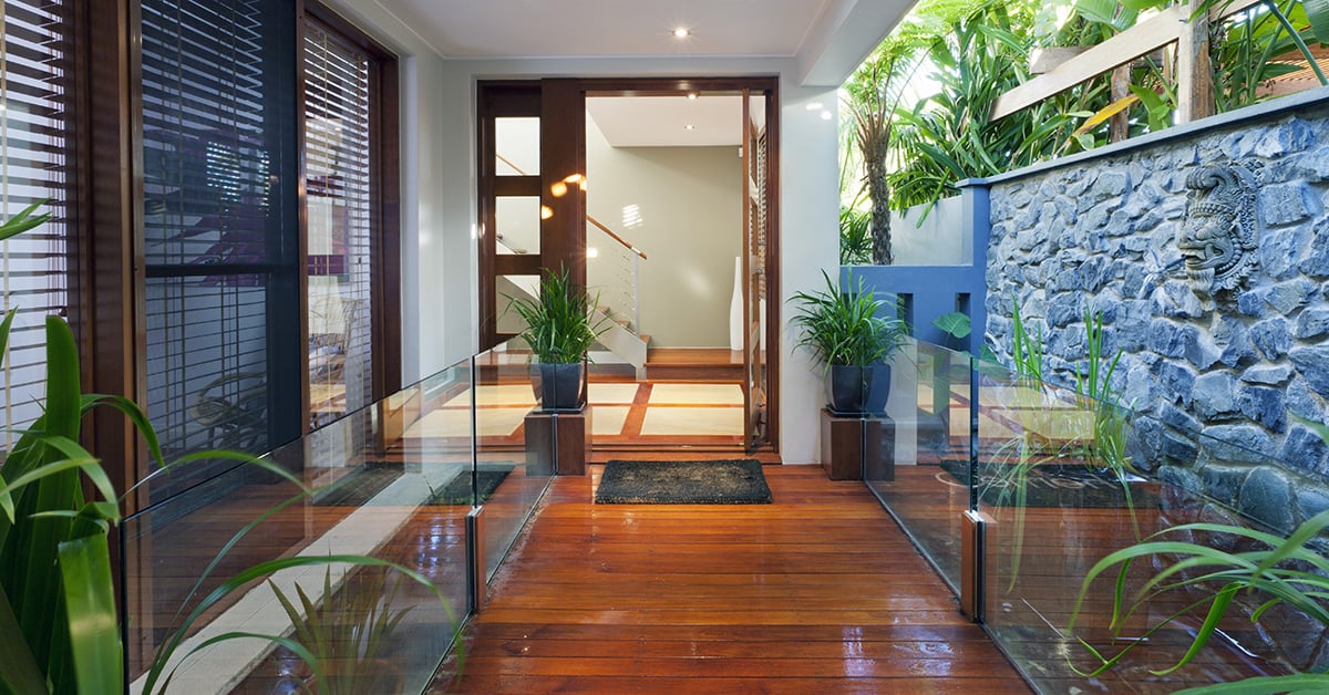 7 Tips to Prepare Your Entrance for a Sale
